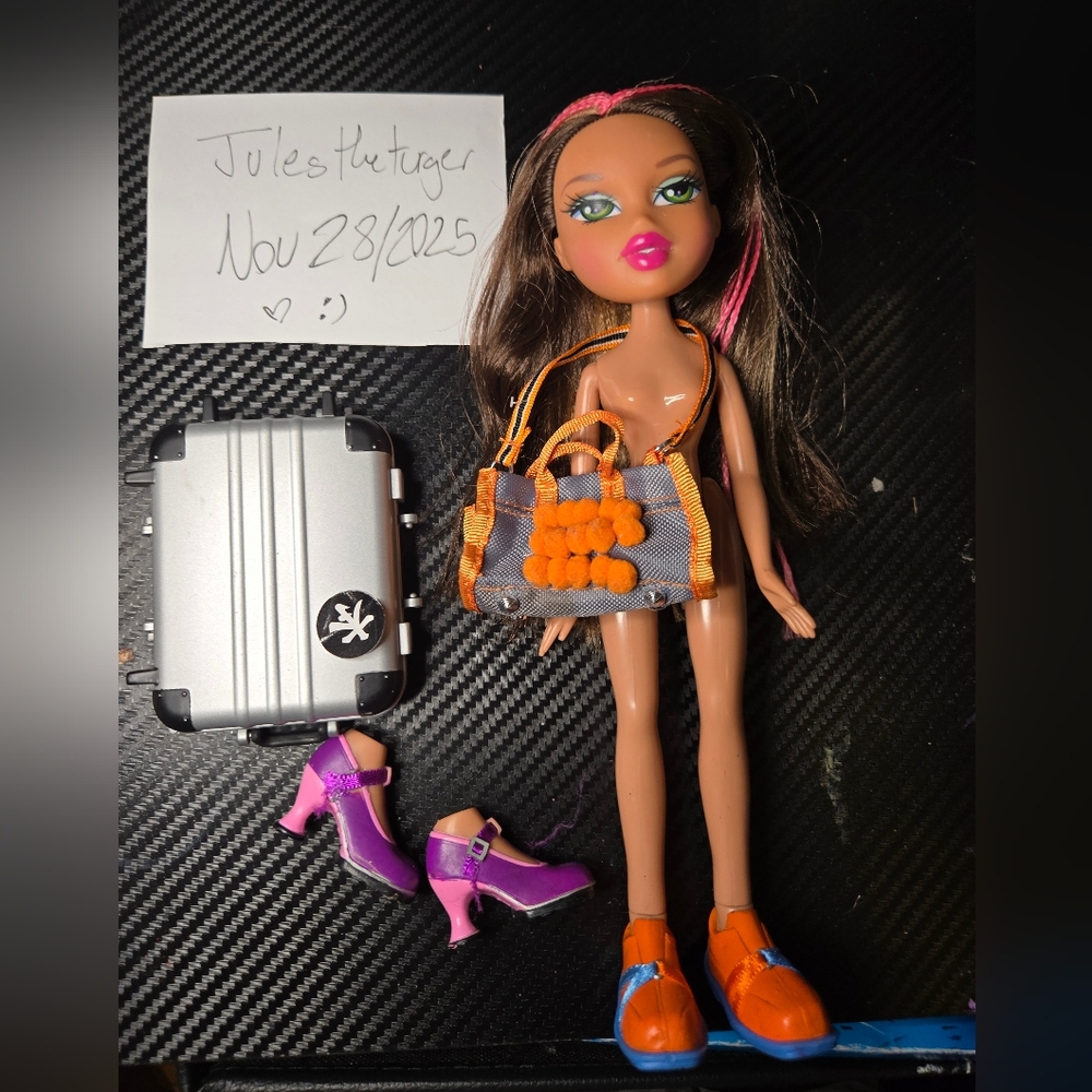 Bratz Toyko a go go Fianna - incomplete - Picture 1 of 3